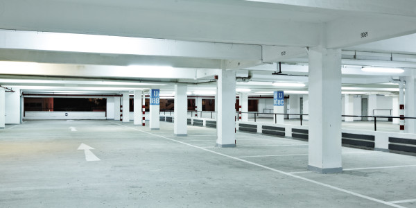 Comprar / Vender Pisos y Plantas Bajas en Terrassa · con Garaje / Parking